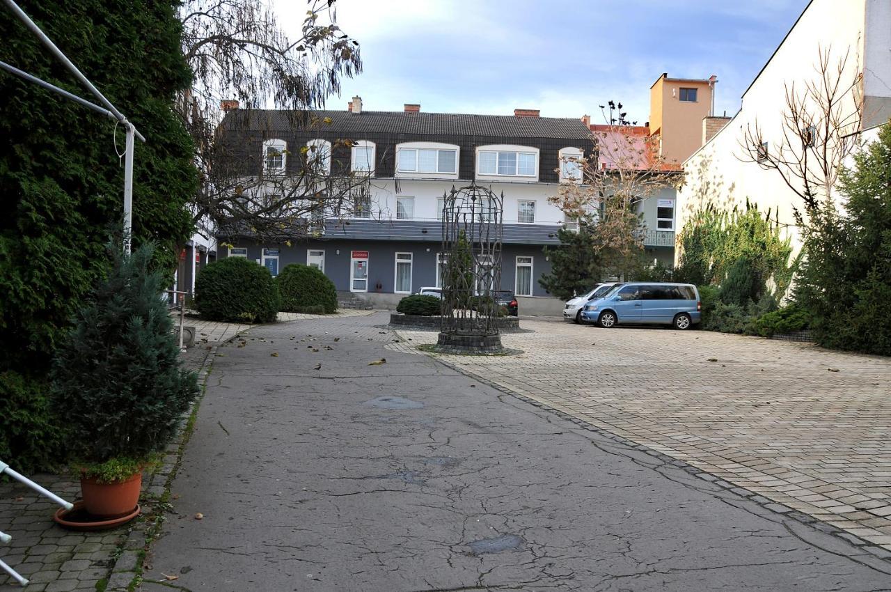 Apartmány Mojžitov dvor Lučenec Exterior foto